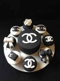pin auf handbag cake