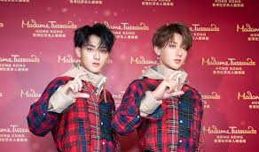 Connect and share knowledge within a single location that is structured and easy to search. ØªØ§Ùˆ ÙŠÙ„ØªÙ‚Ø· Ø§Ù„ØµÙˆØ± Ù…Ø¹ ØªÙˆØ£Ù…Ù‡ Ø§Ù„Ø´Ù…Ø¹ÙŠ ÙÙŠ Ù…ØªØ­Ù Madame Tussauds Kpopina