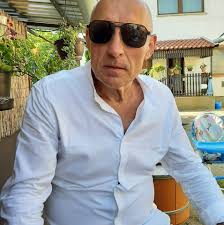 Vajon milyen csalásokra készül Orbán Viktor a mesterséges intelligencia  felhasználásával a választásokhoz közeledve? Vajon miért nem volt hajlandó  a Fidesz aláírni a TISZA által javasolt választási Etikai Kódexet? Vajon  milyen betárazott lejárató