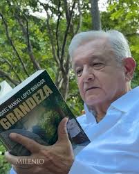 📘🇲🇽 El ex presidente Andrés Manuel López Obrador reapareció públicamente  este domingo 30 de noviembre para hablar de su vida en el retiro. A través  de un video en Instagram presentó su nuevo libro, ...