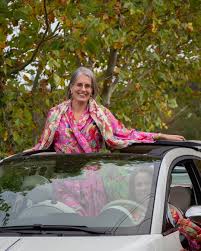 Our designer Marleen in our Paradise collection! 😍🦜 Onze ...