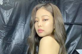 Jennie BLACKPINK Gugup Ditatap David Beckham, Netizen: Inget Suami Orang!