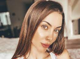 Una publicación compartida de daniela colett (@danibcolett) el 17 may, 2018 a las 11:12 pdt además, aclaró que la operación que se hizo en la nariz nunca lo escondió. Daniela Colett Confeso Que Se Opero Cinco Veces La Nariz Por El Bullying