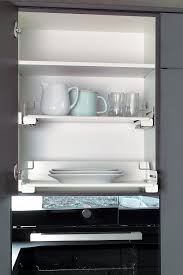 oberschrank und kuchenschrank mit frontauszug fur die praktische kuche bevorraten und aufbewahrung von vorraten im vo oberschranke schrank kuche kuchenschrank