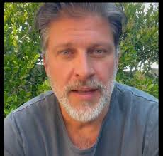 Watching Poison Ivy with none other than Greg Vaughan he is way to cool  back in his younger years he sounds almost the same just much younger Great  movie 💯💯💯💯💯💯💙💙