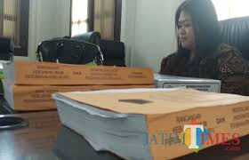 Maybe you would like to learn more about one of these? Kerja Sendiri Anggota Dprd Kota Malang Yang Tersisa Jadi Penjaga Gedung Malangtimes