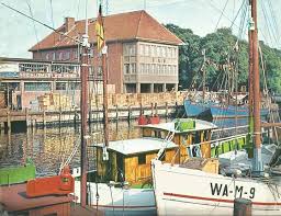 Warnemunde Am Alten Strom In 2020 Hansestadt Rostock Rostock Ddr