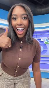 HAPPY FRIDAY, FRIENDS!! It's finally 🎃 October🎃 but it's not feeling like  it. Praying for fall weather soon 🤞🏾 Have a great Friday and an even  better weekend!!