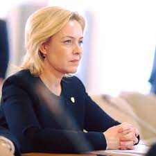 Get in touch with carmen dan (@carmensorinadan) — 1367 answers, 4800 likes. Europarlamentar Usr Plus Carmen Dan Ne A Gazat È™i Acum Si A GÄƒsit O SlujbÄƒ Cu Salariu Gras La Uniunea NaÅ£ionalÄƒ A Notarilor Publici Din Romania Hotnews Mobile