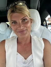 Sarah Faulkner, founder of @milkvelvetpearls (@mvpearlgirl) • Instagram  photos and videos