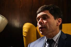 Michael Rezendes: “Continuamos a precisar de sair para a rua e falar com as  pessoas”