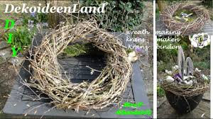 Jetzt einfach die gesichtsmaske zu hause selbst herstellen mit hausmittel und mitteln aus der küche. Diy Fruhlings Deko Kranz Binden Mit Zweigen Schnell Einfach I Krans Maken I Making A Twig Wreath Youtube