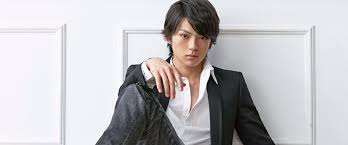 Pivotal figure in the 1970s explosion of martial arts cinema as lethal fists for hire trouble shooter, takuma (terry) tsurugi, starring in the phenomenally popular and ultra violent the street fighter series of action films. Is 19 Year Old Mackenyu A Father Of A 5 Year Old Arama Japan