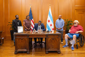 City of Chicago :: Mayor Brandon Johnson Signs 'Right to Protest' Executive  Order