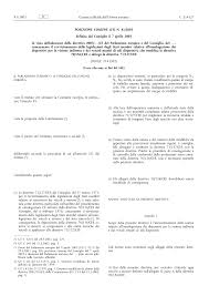 La sporgenza posteriore deve essere segnalata mediante l'apposizione di uno o due pannelli quadrangolari retroriflettenti a strisce di. 2