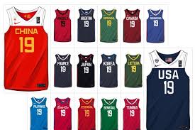 Rihanna arpentant les rues de new york parée d'un maillot de basket vintage des spurs. Nike Et Jordan Brand Devoilent Les Maillots Des Selections L Equipe