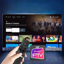 واجهة تطبيق Smart IPTV على شاشة سامسونج تعرض قائمة القنوات الرياضية والأفلام في الكويت.