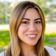 📖 Here's the story of how we helped launch a new CPG business last week!  👇 It all started when I followed Damien Law of Effin' Good Snacks