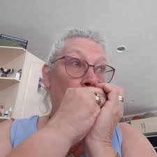 Help me! 😱 What can I play with this harmónica?