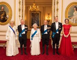 Últimas noticias sobre los diferentes miembros de la familia real británica. Cris Dias On Twitter Segundo O Jornal The Telegraph A Rainha Elizabeth E O Principe Charles Sempre Carregam Bolsas De Sangue Quando Viajam E Na Teoria De David Os Reptilianos Se Alimentam
