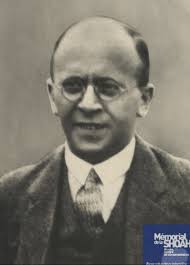 54 juifs étrangers du camp de Bram gazés à Auschwitz, le 31 août 1942