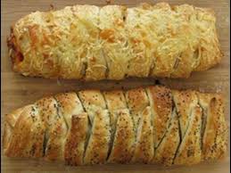 Pentru rulada cu spanac, pregatim mai intai spanacul, pe care il spalam si il oparim in apa fiarta, apoi il tocam marunt. Foietaj Cu Piept De Pui Si Ciuperci La Cuptor Gatesterepede Blogspot Ro Youtube Cooking Recipes Food Cooking