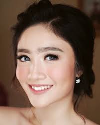 Make up wisuda natural dan simple. 7 Langkah Mudah Bikin Tampilan Makeup Natural Buat Wisuda