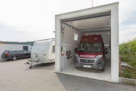 Wir bieten ihnen nicht nur maßgeschneiderte regalsysteme für ihre wohnmobil heckgarage, sondern erstellen ihnen gerne speziallösungen für ihr wohnmobil. Garage Xxl Wohnmobilgarage Sorgfaltig Planen
