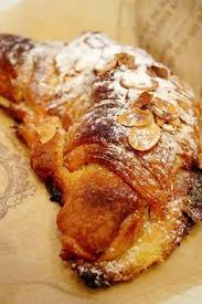 Croissants Aux Amandes Recette Recette Croissant Recettes De Cuisine Croissant Aux Amandes