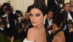 Kendall nicole jenner (born november 3, 1995) is an american model, media personality, businesswoman and socialite. Kendall Jenner Pulls Pamela Anderson Look For Her Halloween Party
