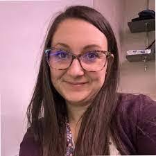 Dawn Lakin's Instagram, Twitter & Facebook