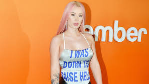 Viimeisimmät twiitit käyttäjältä iggy azalea (@iggyazalea). Iggy Azalea S Leather Pants Goes Rocker Chic With New Look Hollywood Life