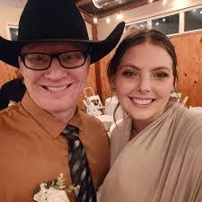 Kendra Groves's Instagram, Twitter & Facebook