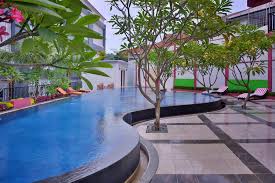 Pesan hotel sesuai budget kamu sekarang hanya di tiket.com. 5 Hotel Nyaman Di Padang Dengan Kolam Renang Mulai Rp200 Ribuan