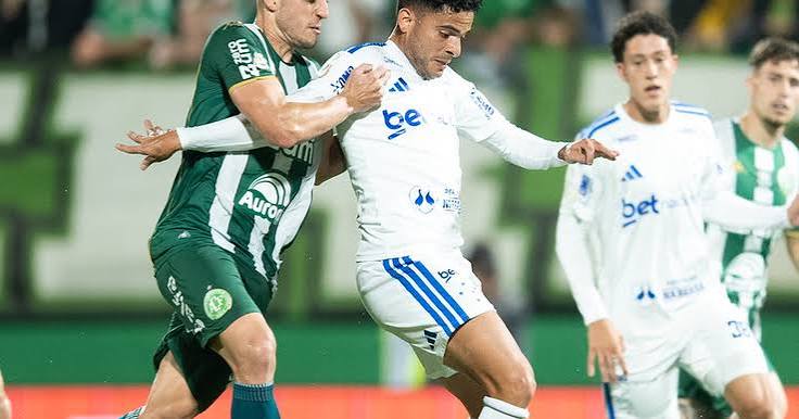 Cruzeiro para na Chapecoense e empate sem gols deixa vaga aberta na Copa do Brasil