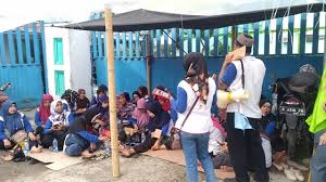 Agar cv lebih menarik hrd maka harus unik dan atraktif. Gaji Dan Tunjangan Lain Tidak Dibayarkan Pt Dharma Medipro Di Demo Ratusan Karyawannya Nasional Xpos