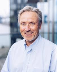 maritimefamily ⚓ 🐡 Leadership Spotlight As a family-run company, we see  ourselves as a »maritime family«. Working together and supporting one  another is very important to us. Today, we are introducing our