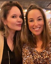 Robin Adamson's Instagram, Twitter & Facebook