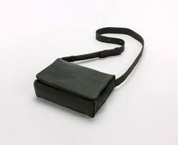 Sac à main, sac cabas, sacoche, pochette, sac voyage… c'est d'autant plus le cas du sac besace, car certains modèles ne possèdent tout simplement pas de poignée. Sac Besace En Cuir Pour Femme Sac A Bandouliere En Cuir