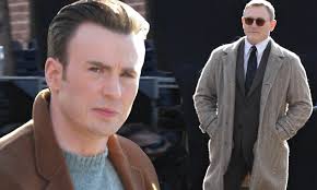 Chris evans has revealed that he was begging to be cast in knives out. Chris Evans And Daniel Craig Spotted For The First Time On The Set Of Knives Out In Massachusetts Daily Mail Online