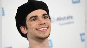 ^ alex pullin pro snowboarder/musician. Cameron Boyce Mit Diesen Worten Nimmt Seine Freundin Cameron Abschied Von Ihm Brigitte De