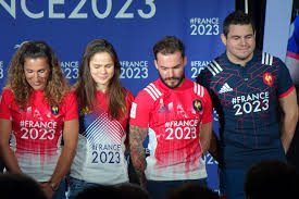 Choisissez votre modèle préféré entre domicile et extérieur disponibles en tailles adultes et enfant pour tous les supporter. Une Publicite Sur Le Maillot Du Xv De France Pour La Premiere Fois Dimanche Strategies