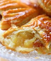 Chaussons Aux Pommes Raisins Secs Et Vanille Rdv Aux Mignardises Chez Mouni Recette Chausson Aux Pommes Recettes De Cuisine Recette