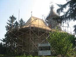 Iudeii sărbătoreau atunci sărbătoarea sfârşitului strângerii recoltei şi comemorarea primirii legii pe muntele sinai. Biserica Pogorarea Sfantului Duh Din Horodniceni Wikipedia