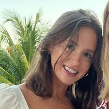 Elsa Mclean's Instagram, Twitter & Facebook