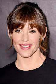11 Expert Approved Hairstyles That Magically Hide A Cowlick Cowlick Hairstyles Hairstyles With Bangs Celebrity Bangs
