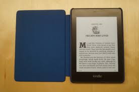 The kindle paperwhite features a superior screen, waterproofing, a bigger battery, and more storage than the basic kindle, so there's no question that the kindle paperwhite wins this showdown. Amazon Unveils Refreshed 130 Kindle Paperwhite A New Waterproof Version Of Its Top Selling E Reader Geekwire