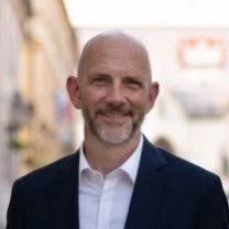 Simon Thomas (@UKSimonT)