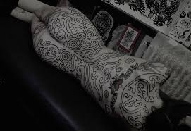 Cande tinelli suele compartir imágenes muy sensuales aunque esta vez subió la temperatura al de espaldas, con un buzo como única prenda y con un culotte de encaje muy sexy, la hija de marcelo. Candelaria Tinelli Impacta Con Audaz Tatuaje Que Cubre Incluso Hasta Sus Gluteos Guioteca
