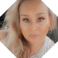 Amanda Tyquiengco's Instagram, Twitter & Facebook